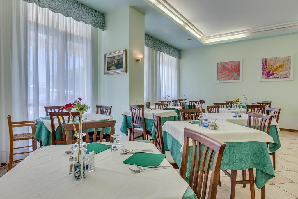 Hotel Austria Caorle Eksteriør billede