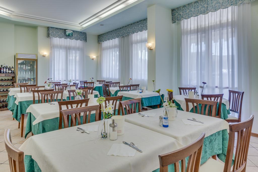 Hotel Austria Caorle Eksteriør billede