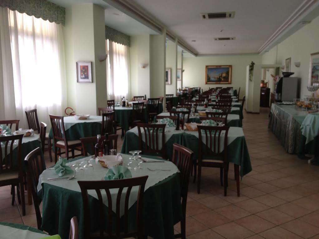 Hotel Austria Caorle Eksteriør billede