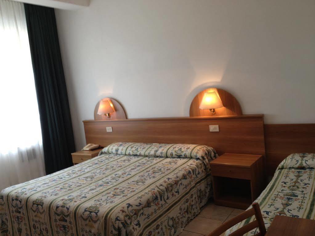 Hotel Austria Caorle Eksteriør billede